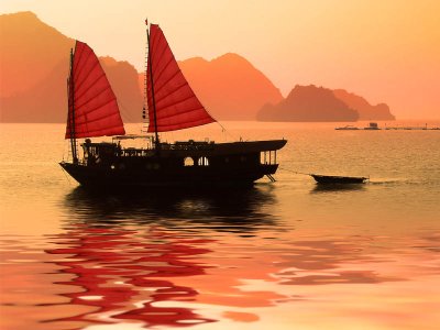 Ha Long Junk Boat