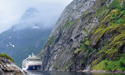 From Bergen to the Beatles with Hapag Lloyd